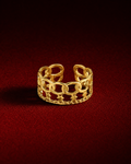Bague Asil sur fond rouge signature Amani by Layal