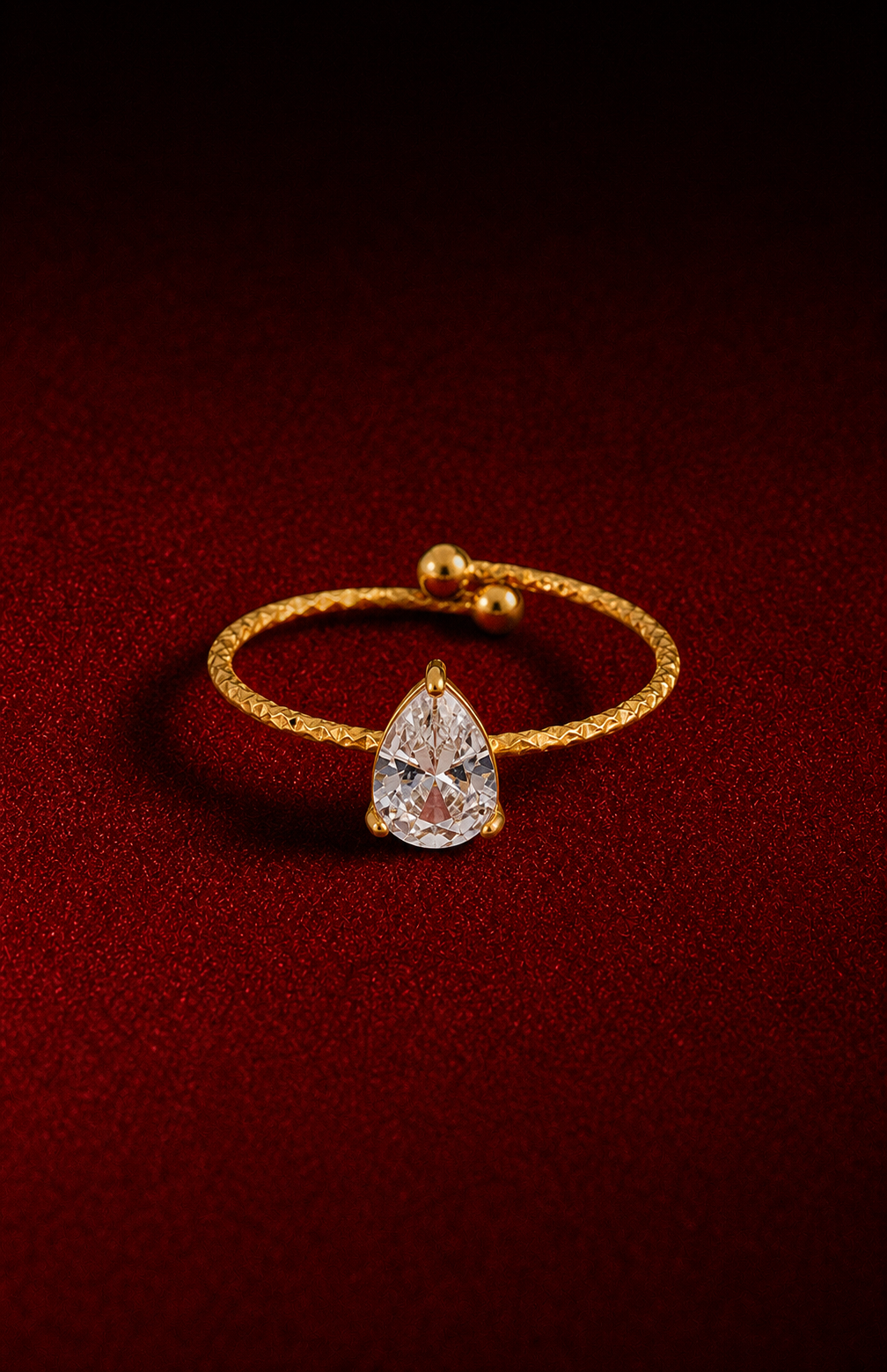 Bague Marjane sur fond rouge signature Amani by Layal