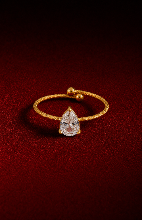 Bague Marjane sur fond rouge signature Amani by Layal