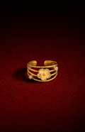 Bague Maysa sur fond rouge signature Amani by Layal