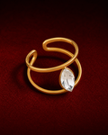 Bague Najma sur fond rouge signature Amani by Layal
